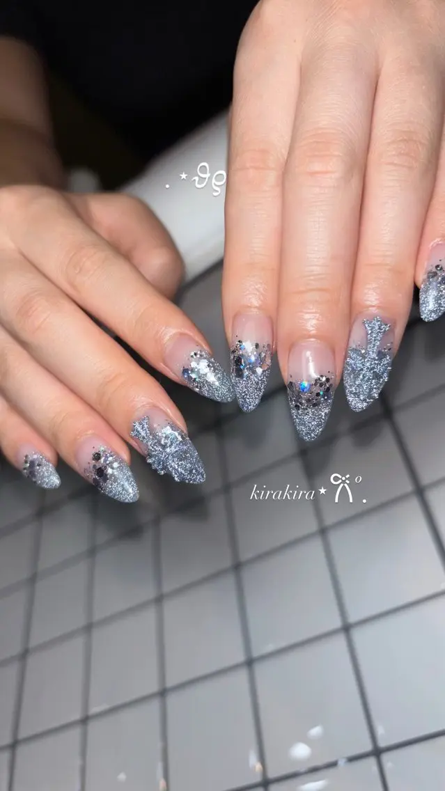 ネイル キラキラネイル ハンドネイル 𝑬𝑹𝑰𝑲𝑨 𓂃🎀𓈒𓏸のネイルデザイン