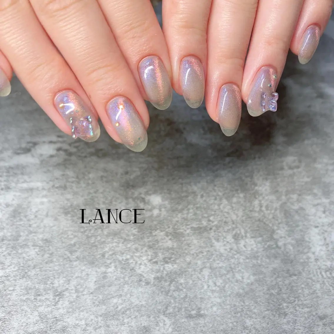 ミディアム ネイル オーロラネイル フレンチネイル グラデーション キラキラネイル シンプルネイル ハンドネイル Lance nailのネイルデザイン