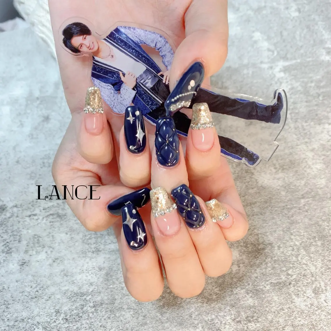 ミディアム ネイル オーロラネイル フレンチネイル キラキラネイル ワンホンネイル 冬ネイル Lance nailのネイルデザイン