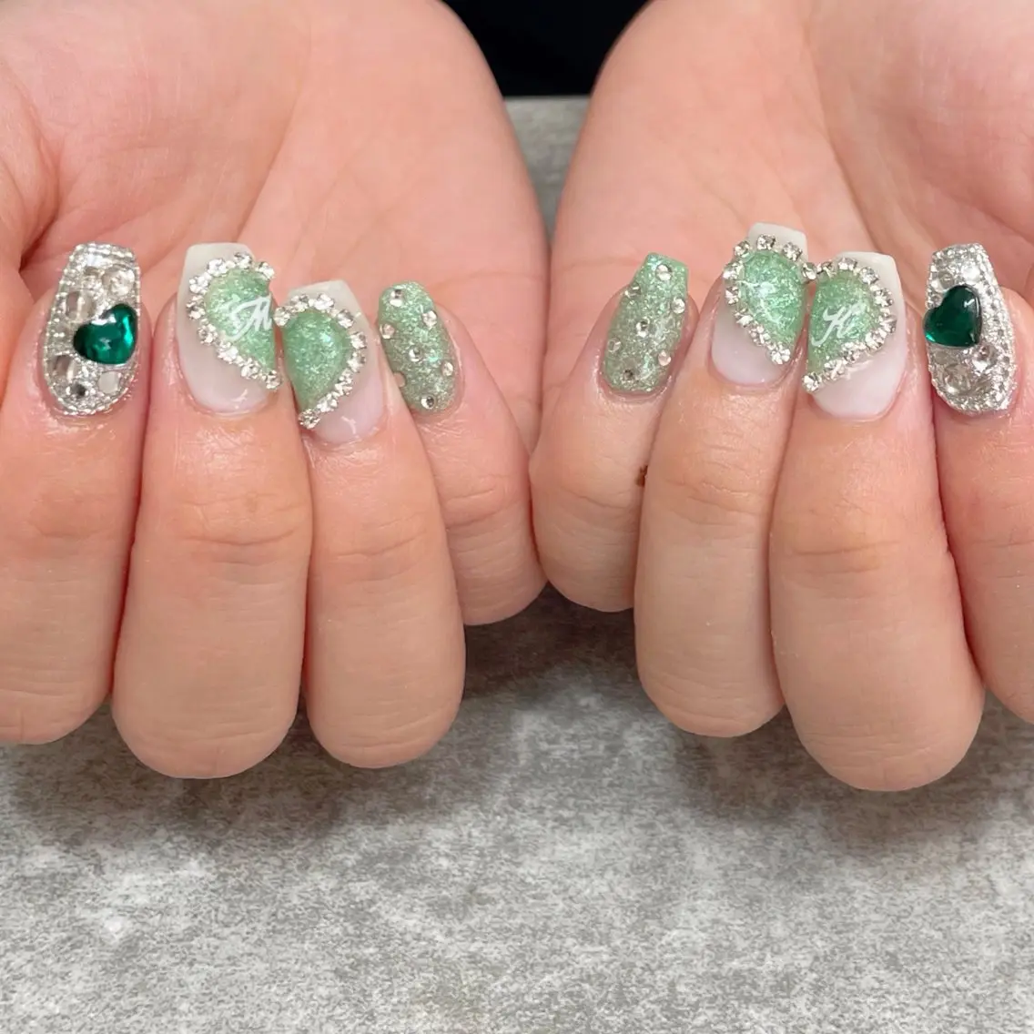 ネイル ハンドネイル nailroom DIASOMNIAのネイルデザイン