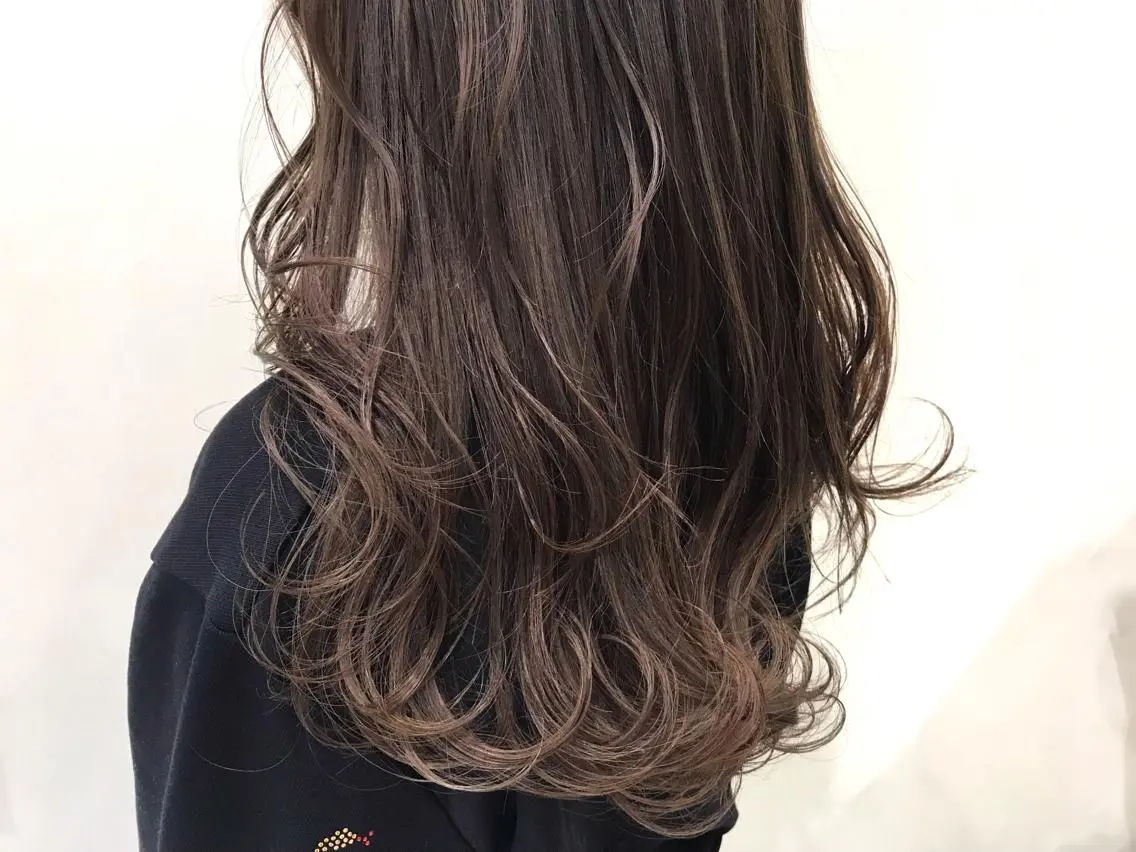 ロング 富田 菜月のヘアスタイル