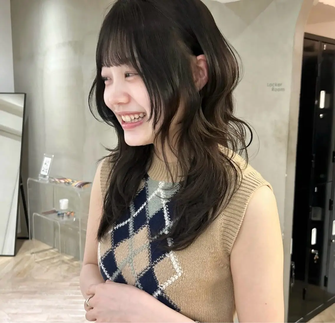 ロング 顔まわりレイヤー ハッシュカット レイヤーカット カット ヘアカラー トリートメント レイヤーカット/ 透明感ベージュ　モカのヘアスタイル