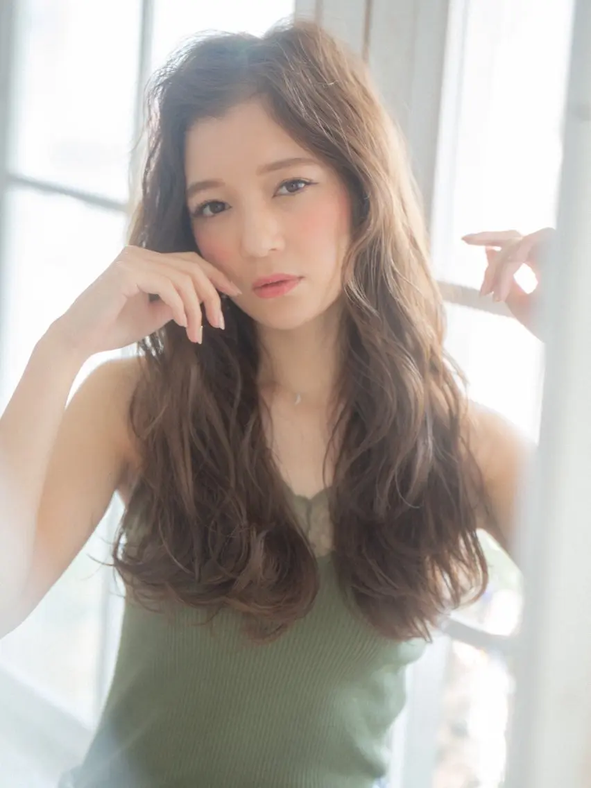 ロング カット パーマ トリートメント 髪質改善 SerA by U-REALMのヘアスタイル