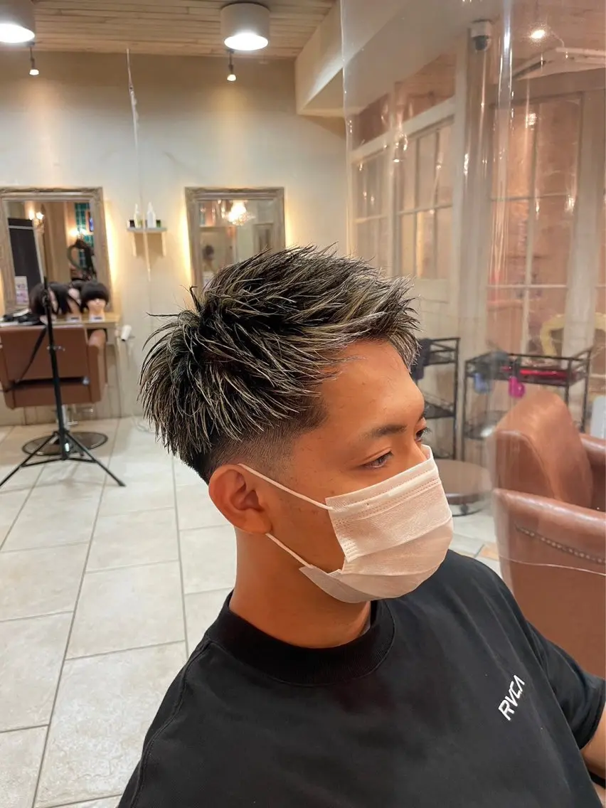 カラー メンズ メンズメッシュ モヒカン ブロンド メッシュ レイヤーカット メンズヘア/伊藤　匠のヘアスタイル