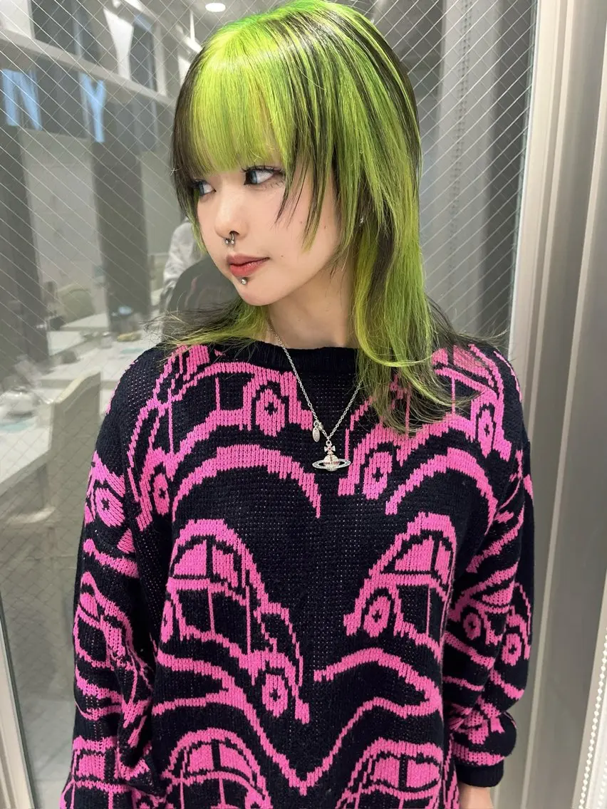カラー 梅林 亜衣のヘアスタイル