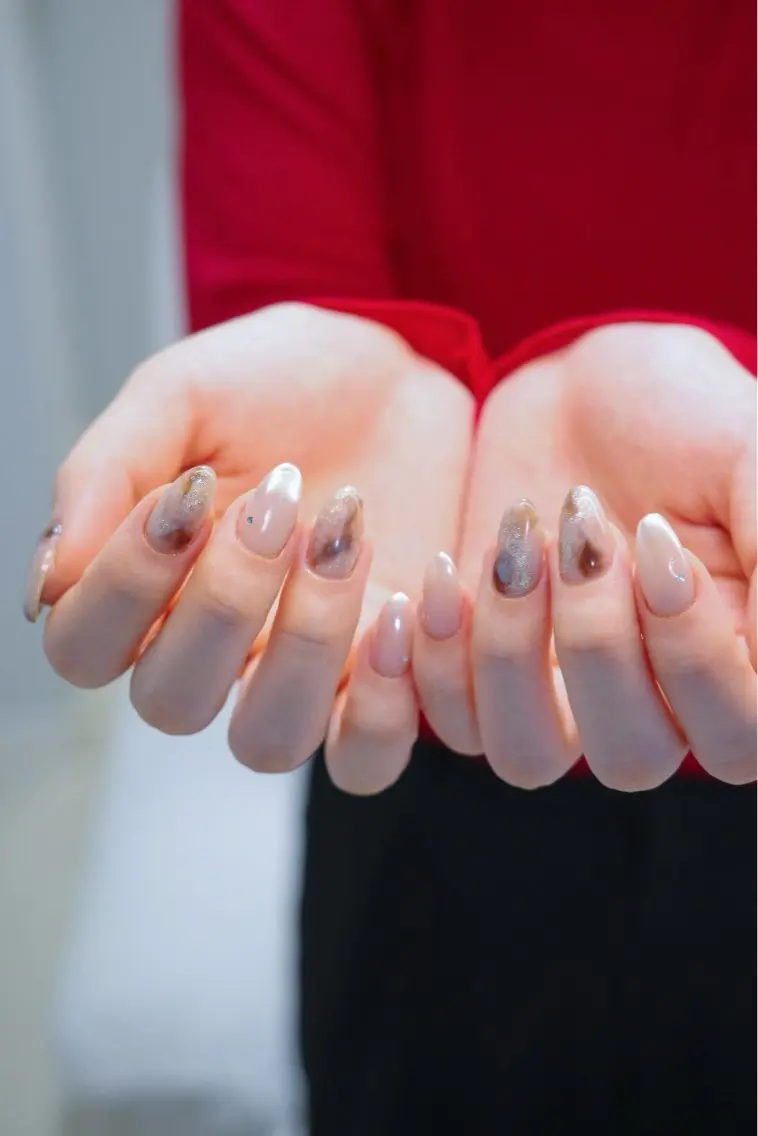 ネイル ブラウン ゴールド ニュアンスネイル シルバー ホワイト ハンドネイル pointillé .ayaのネイルデザイン