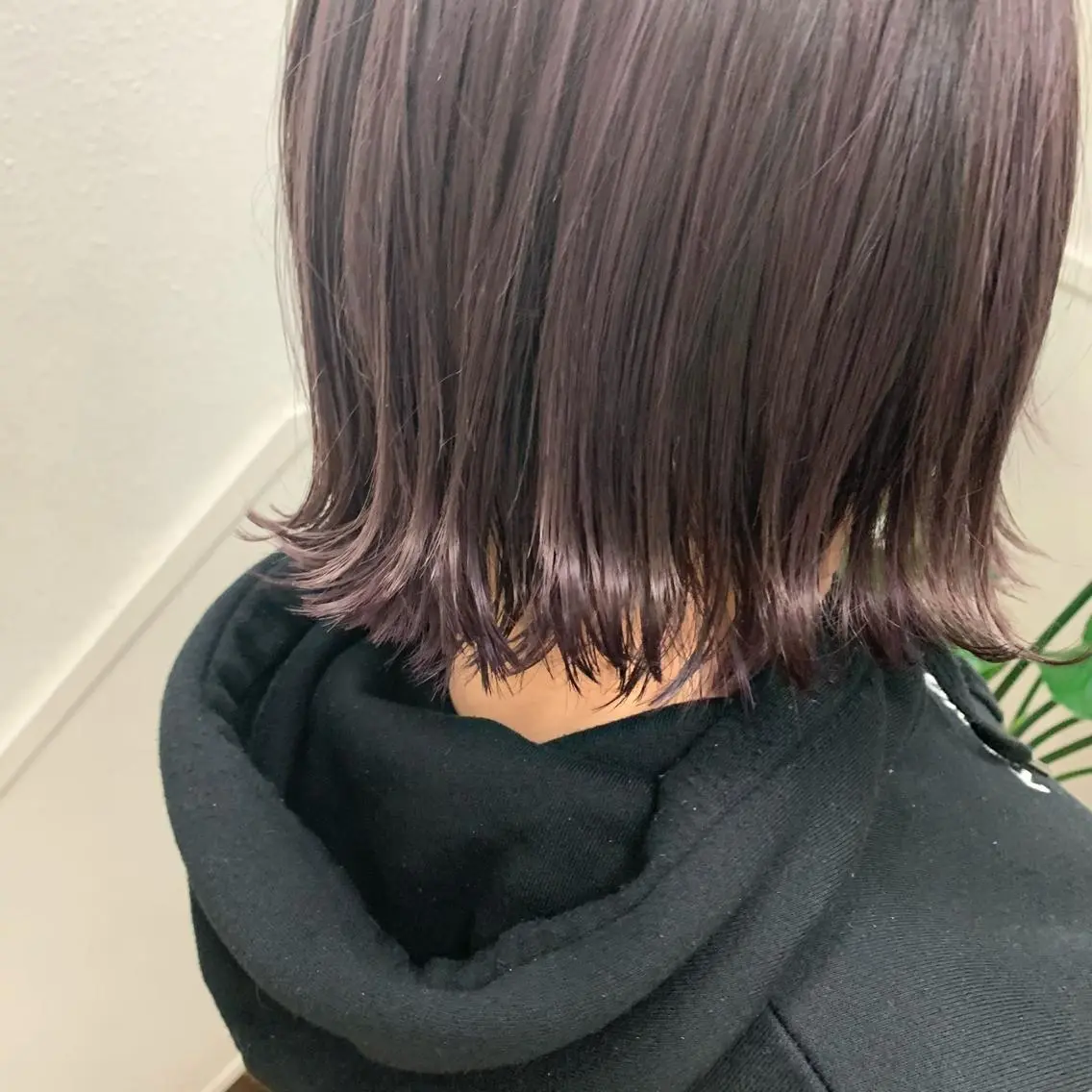 ショート カラー ヘアアレンジ サナ🌱 切りっぱなしボブのヘアスタイル