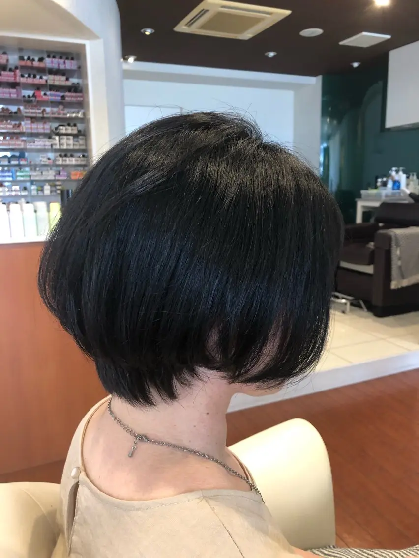 ショート カラー 榧木 萌香のヘアスタイル