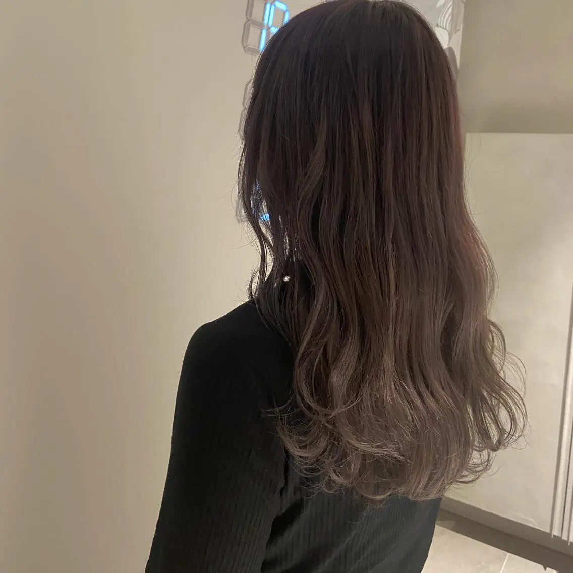 セミロング カラー ブリーチ ケアブリーチ ダブルカラー ラベンダーカラー シルバー カジュアルを女っぽく 𝗮𝘆𝗮𝗰𝗼のヘアスタイル
