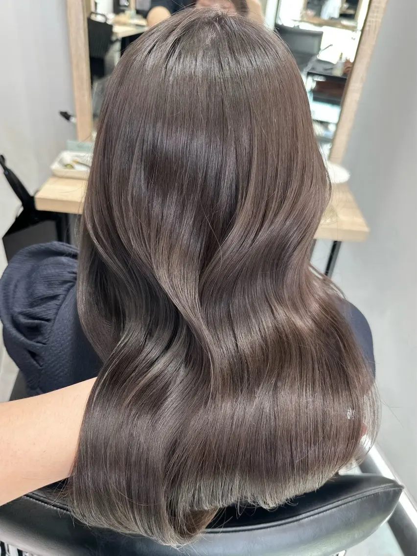 セミロング アイスグレージュ カット ヘアカラー トリートメント ✨透明感カラー 恵比寿HAYATO✨のヘアスタイル