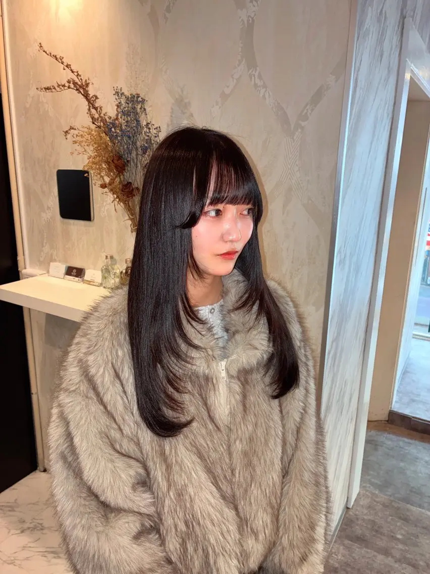 ロング カラー 透明感カラー レイヤーカット ハナダ メイのヘアスタイル