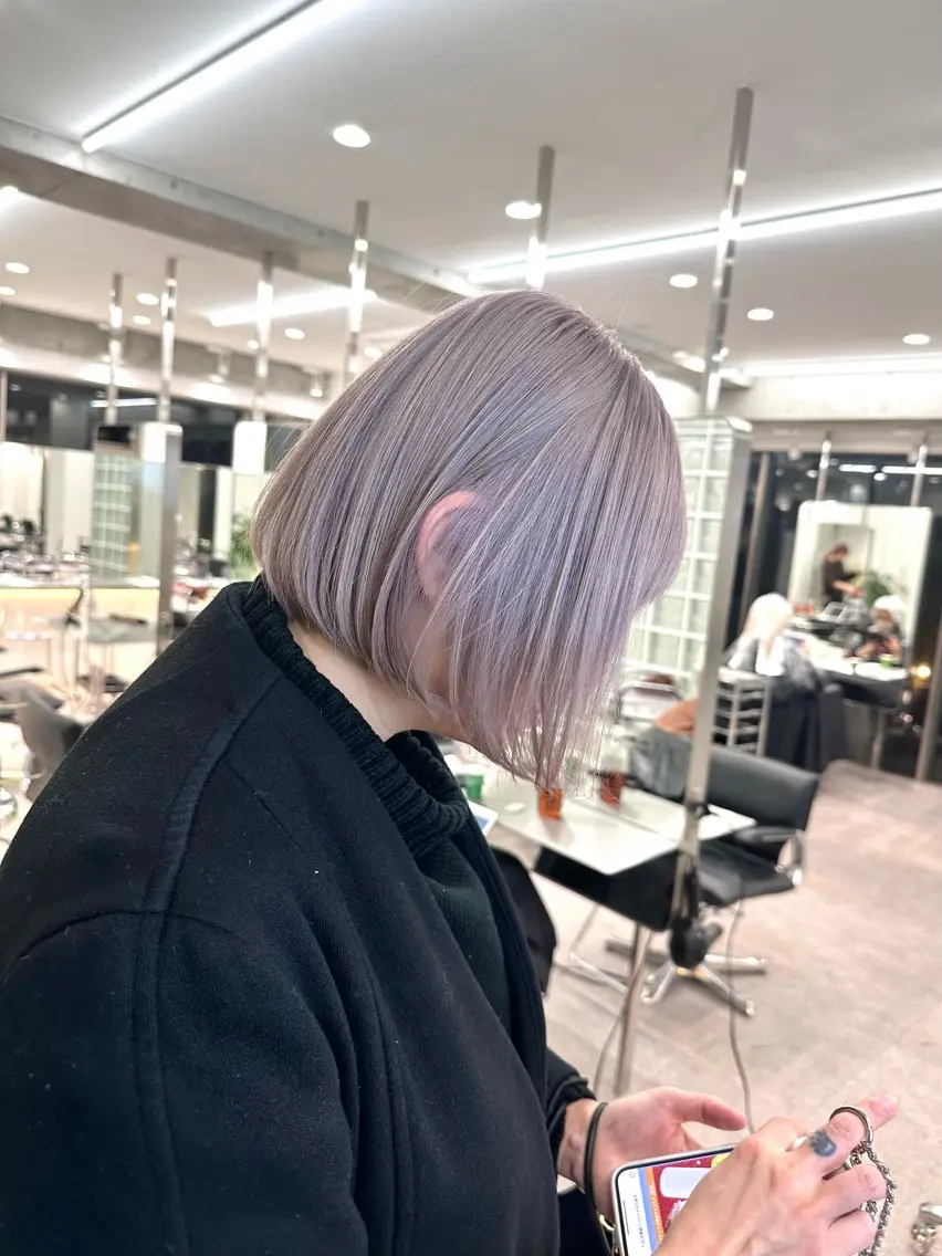 ミディアム ヘアカラー トリートメント ハイトーン💎 ホワイトベージュ坪谷のヘアスタイル
