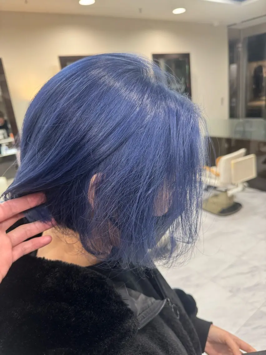 ショート カラー ヘアアレンジ 切りっぱなしボブ 前下がりボブ ショートボブ ブリーチ ブルーカラー カット ヘアカラー トリートメント 目黒 碧人のヘアスタイル
