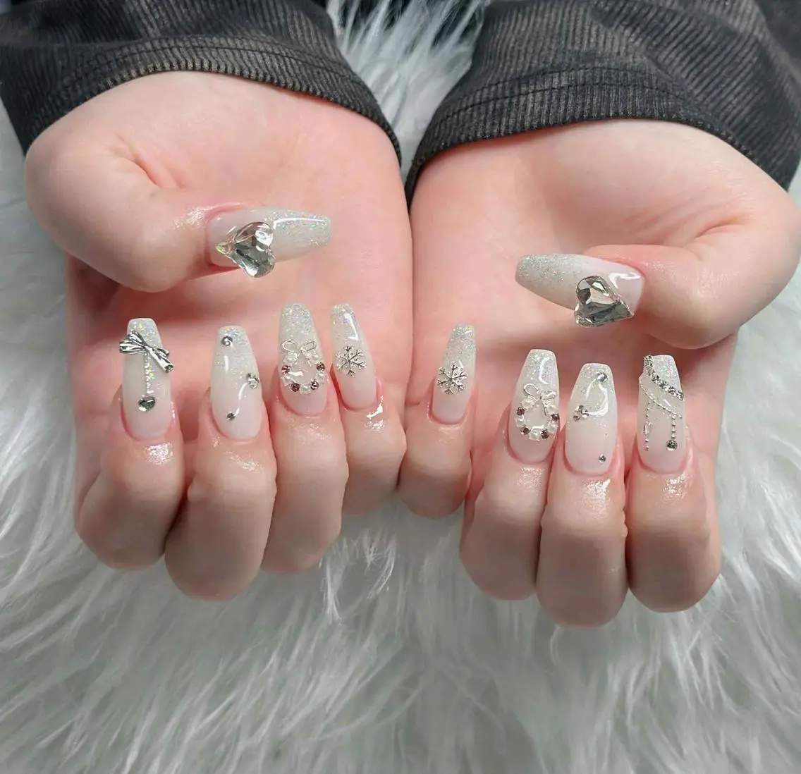 ネイル オーロラネイル フレンチネイル ジェルネイル ハロウィン キラキラネイル ハンドネイル H.baby Nail Salonのネイルデザイン