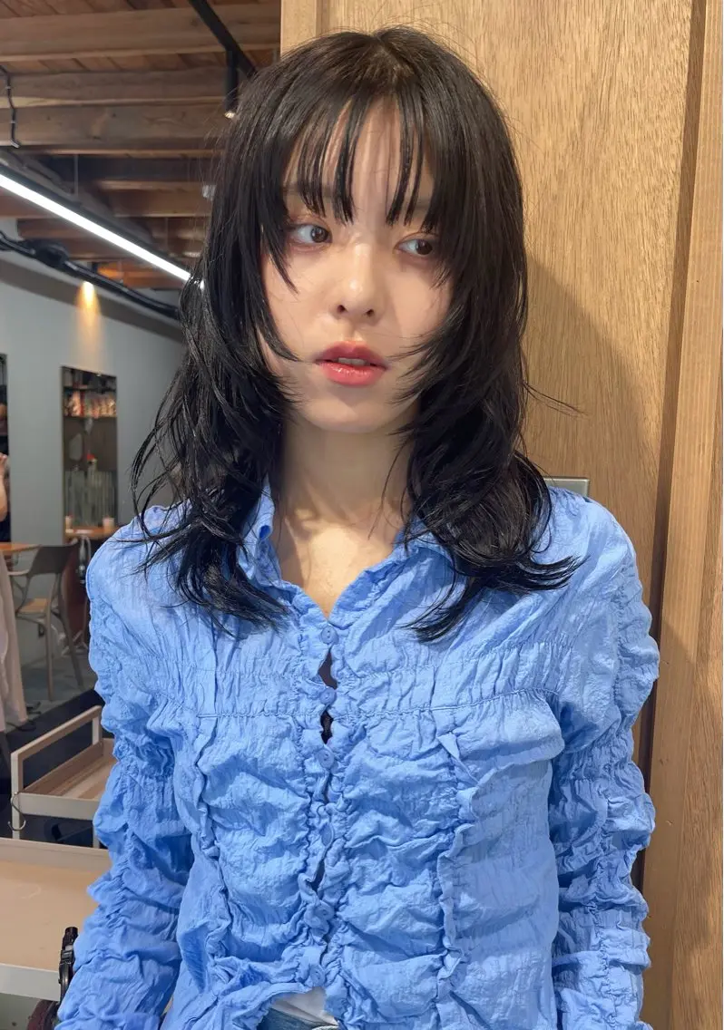 セミロング カット 三浦 ふたばのヘアスタイル