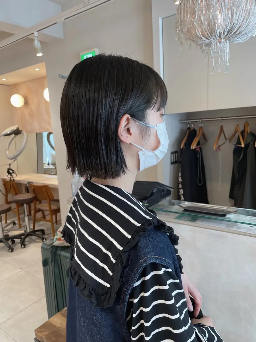 ミディアム カラー 黒髪 ブルーカラー ブルーブラック 透明感カラー ボブ カット ヘアカラー トリートメント 切りっぱなしボブ ソノキユウカのヘアスタイル