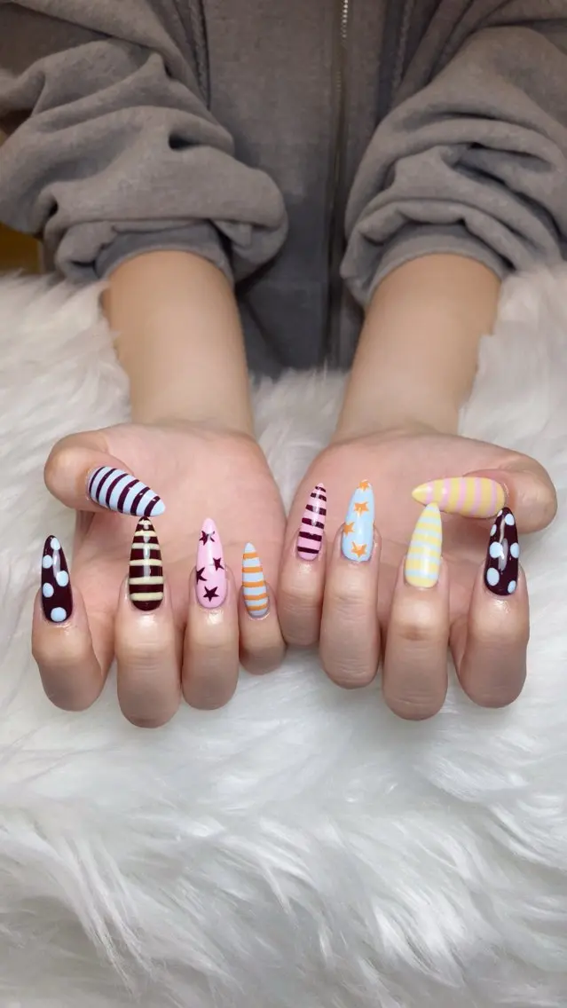 ネイル オーロラネイル ブラウン フラッシュネイル フラワーネイル ホログラムネイル ハンドネイル Rei _Nail 新宿のネイルデザイン