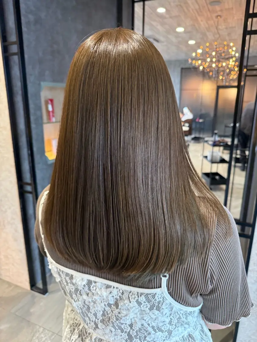 ミディアム カラー 透明感カラー グレージュ ヘーゼル ヘアカラー トリートメント 髪質改善🩶 美髪矯正オガタのヘアスタイル