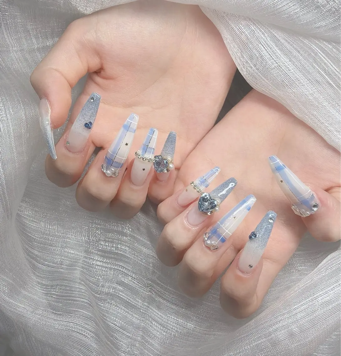ネイル ハンドネイル Lee Nailsのネイルデザイン