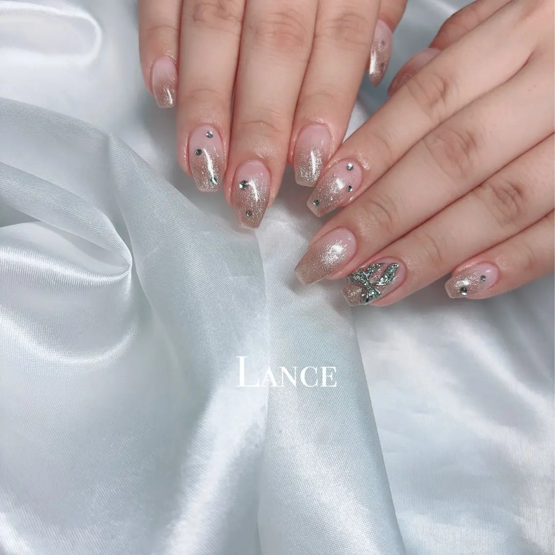 ネイル オーロラネイル フットネイル フレンチネイル キラキラネイル 韓国ネイル ハンドネイル Lance nailのネイルデザイン