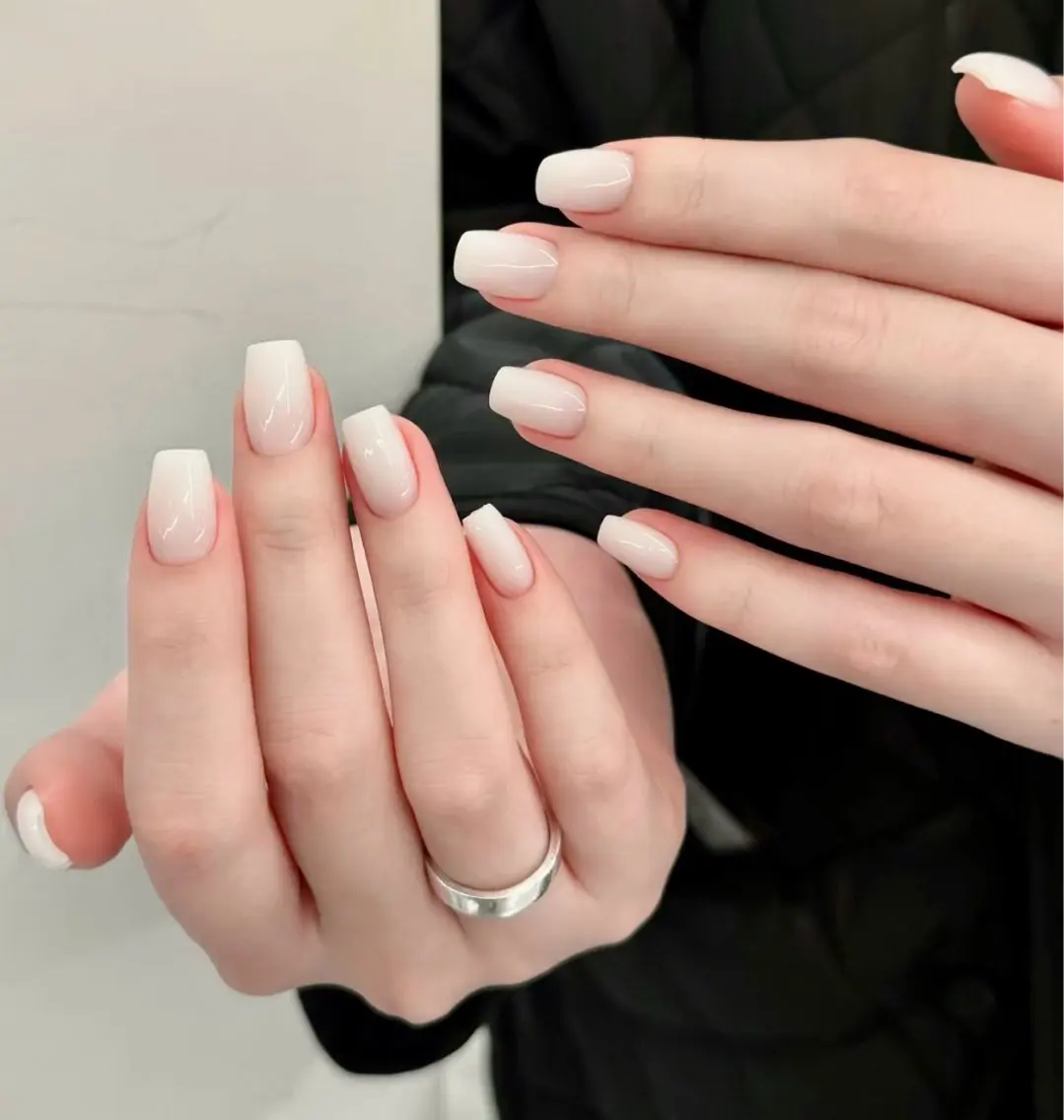 ネイル フットネイル フレンチネイル グラデーション 氷ネイル・うるうるネイル 韓国ネイル ハンドネイル Mixx Nail_ Studioのネイルデザイン