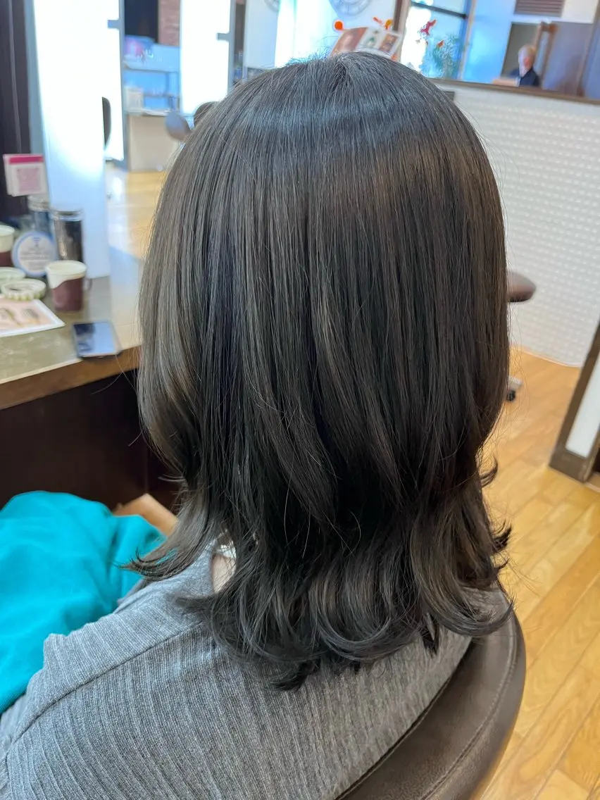 ミディアム カラー グレージュ オリーブグレージュ オリーブグレー 透明感艶カラー/ 岡田澪香のヘアスタイル