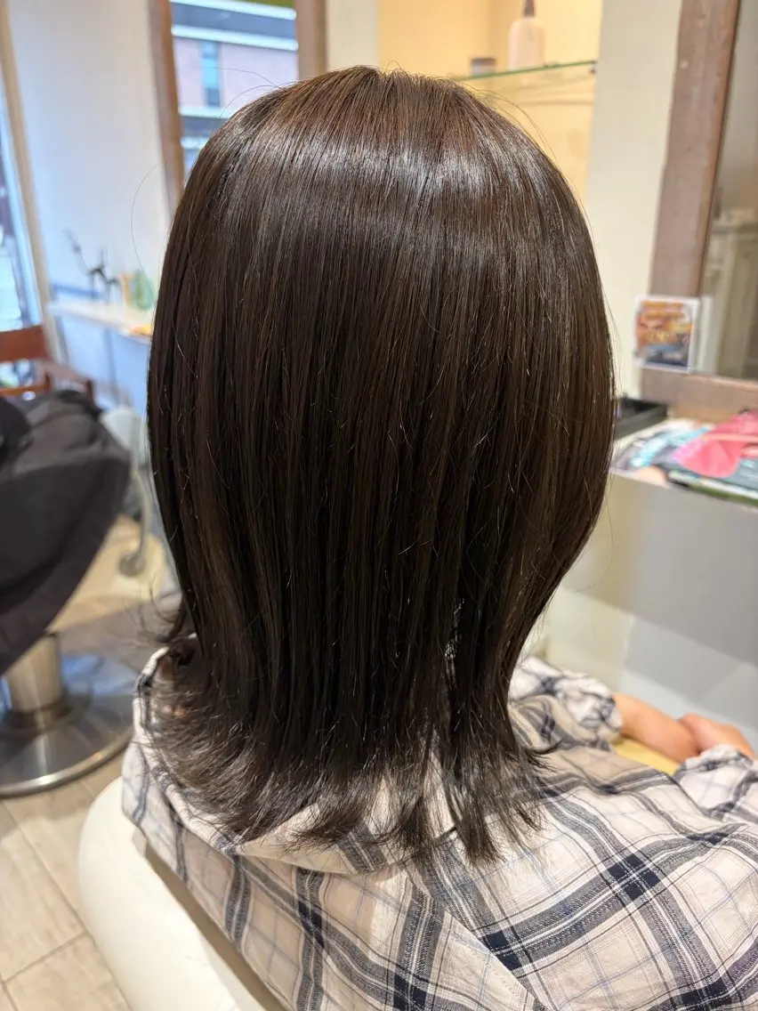 ミディアム 外ハネヘア カット ヘアカラー NICCOLO室見 Erinaのヘアスタイル
