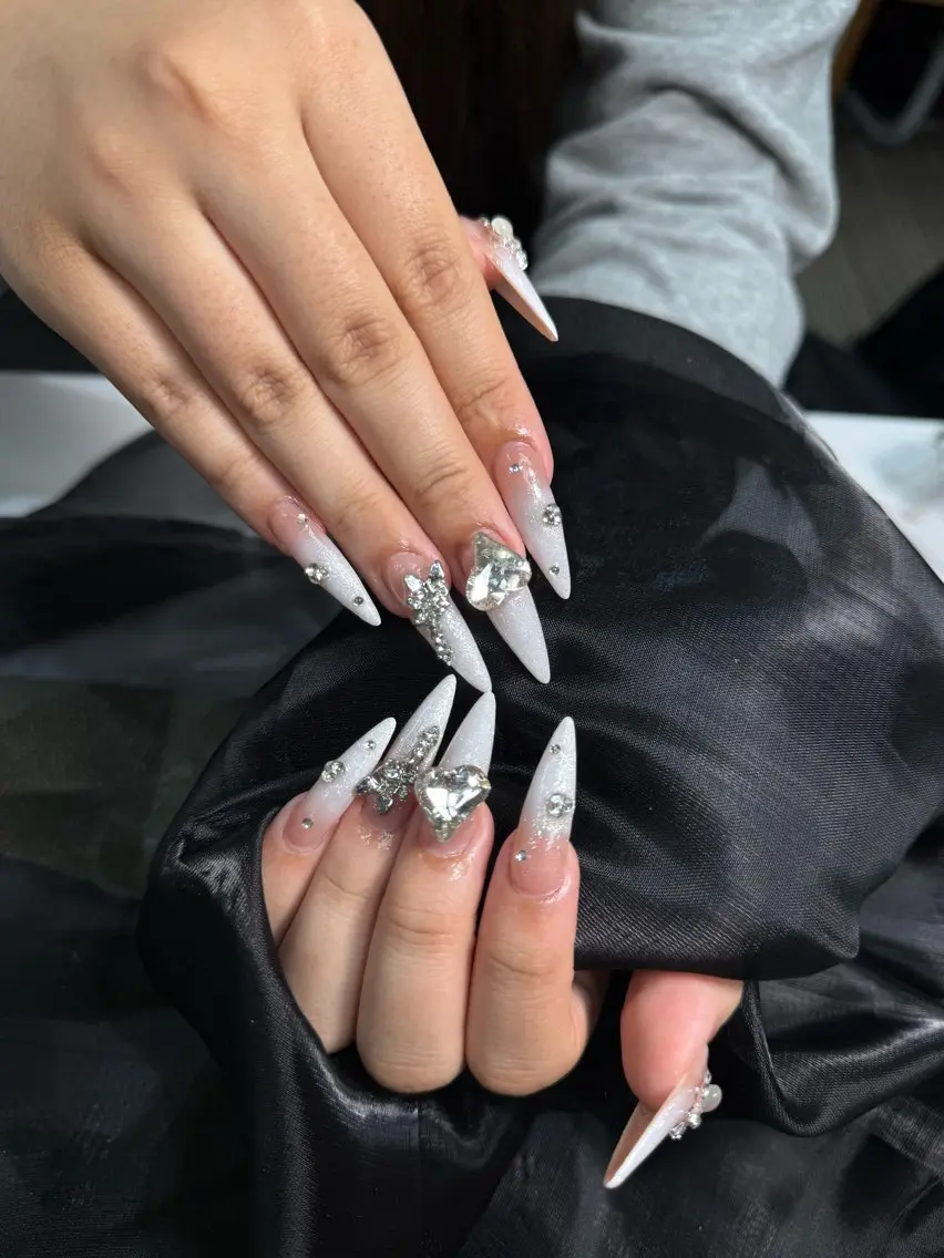 セミロング ハンドネイル Bibi nail Osakaのネイルデザイン