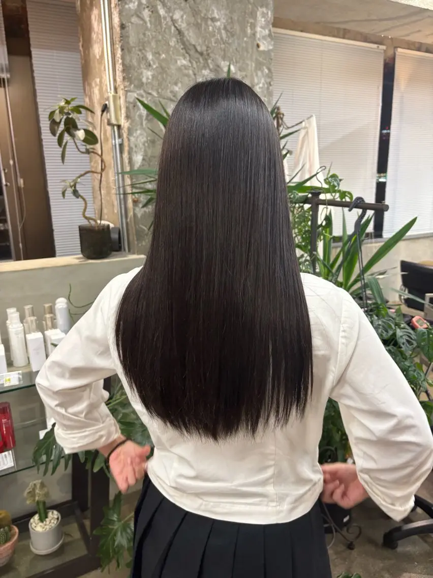 ロング 学生 縮毛矯正 ニシタニ コハルのヘアスタイル