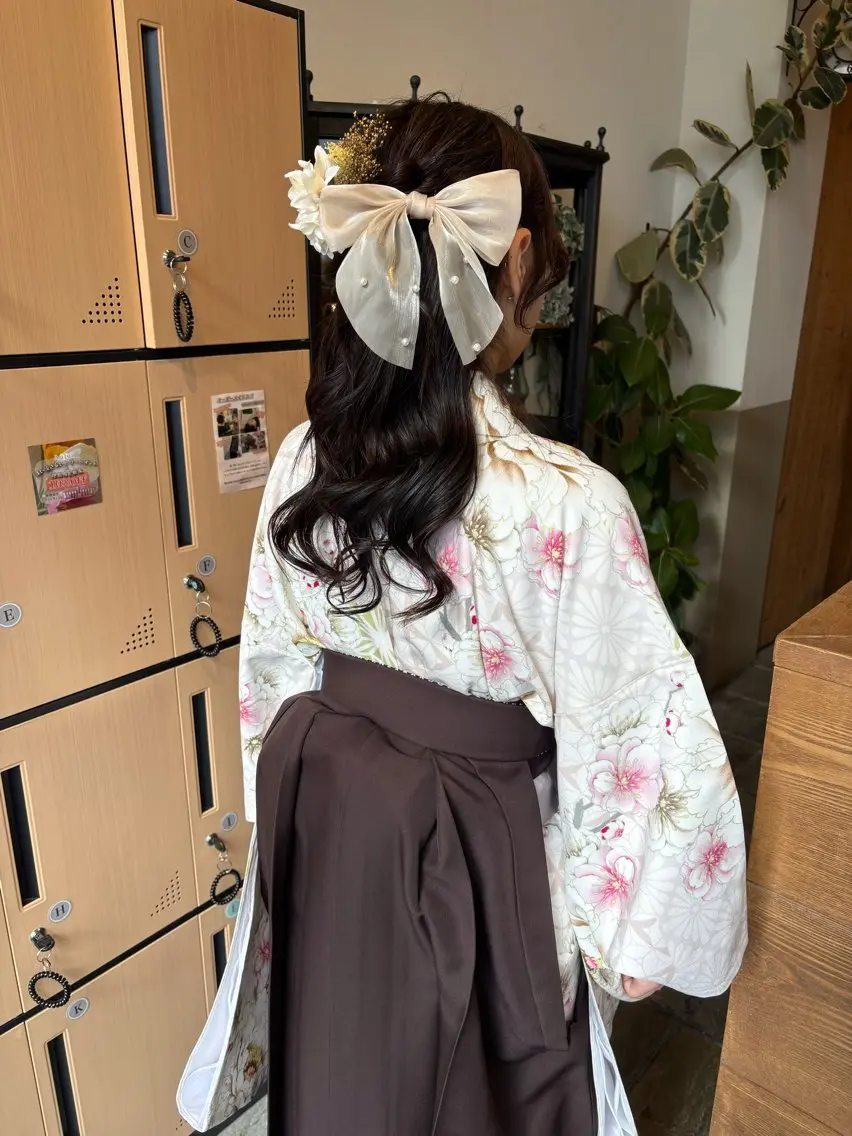 ヘアアレンジ 卒業式のヘアスタイル ヘアセット ツヤ感カラー✨/ 顔周りカット西川絢音のヘアスタイル