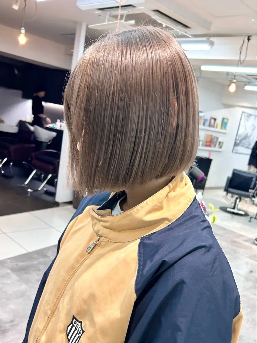 ショート カラー ベージュカラー ブリーチ ダブルカラー グレージュ ハイトーンカラー 艶髪/ショート/ ボブ/なつきのヘアスタイル