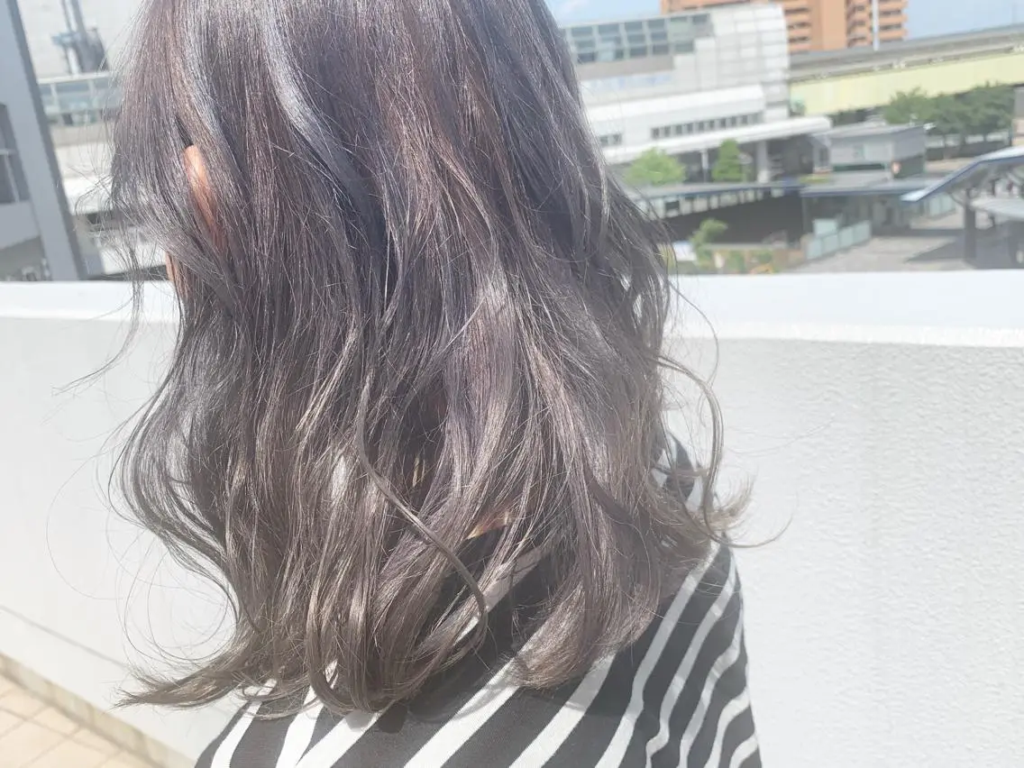 ミディアム カラー アッシュ ラベンダーカラー ラベンダーアッシュ 佐々木 優衣のヘアスタイル