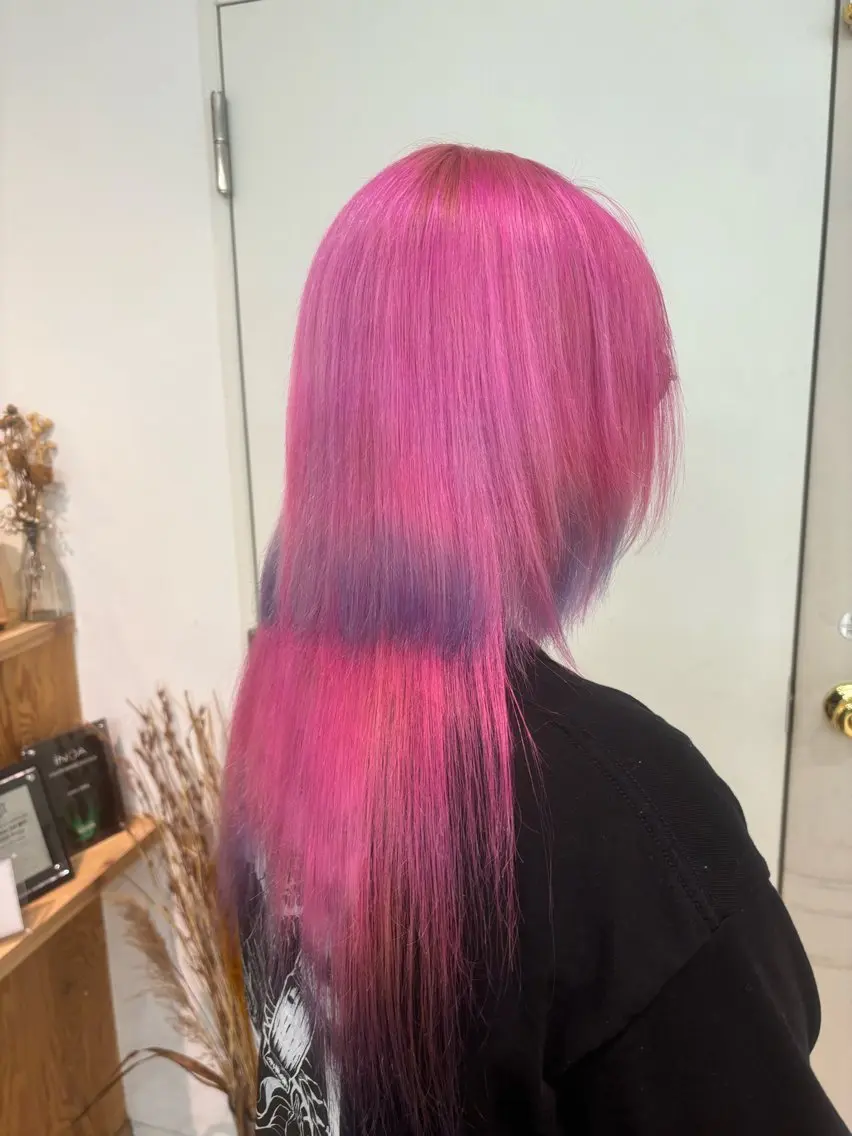 ロング カラー ブリーチ ピンクカラー 室谷 ゆりあのヘアスタイル