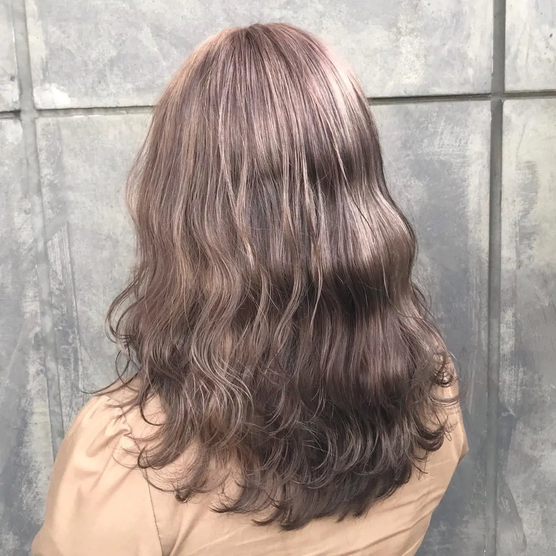 ロング カラー ブリーチ グレージュ ラベンダーカラー ヨシンモリ ムルギョル巻き K-POP好き美容師 🇰🇷Kai.Yのヘアスタイル