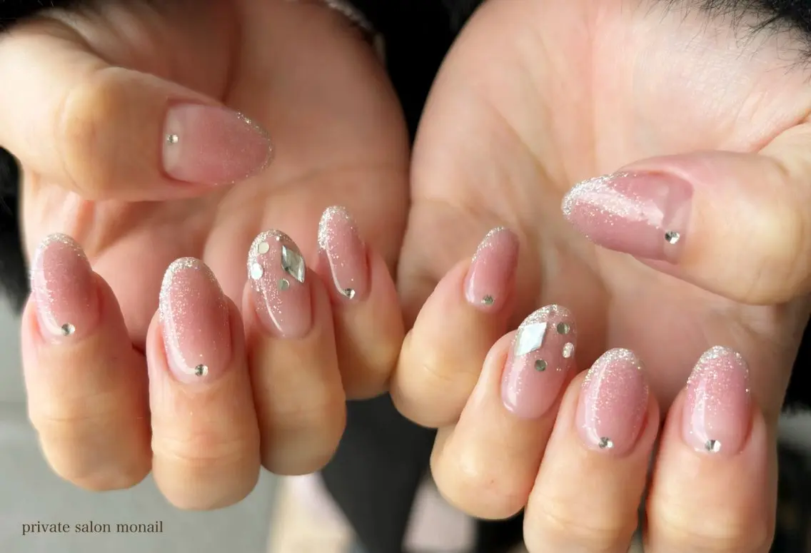 ネイル グラデーション ピンク ストーンネイル ハンドネイル nail salon monailのネイルデザイン