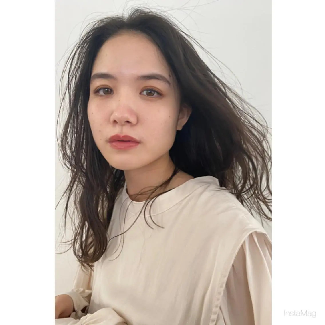 ミディアム カット 縮毛矯正 岩間 香純のヘアスタイル