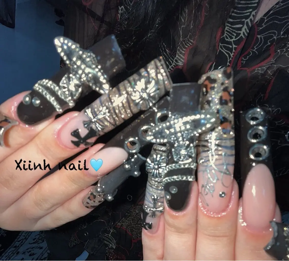 ネイル チークネイル 桜ネイル フットネイル ジェルネイル ハロウィン XIINH NAIL SALONのネイルデザイン