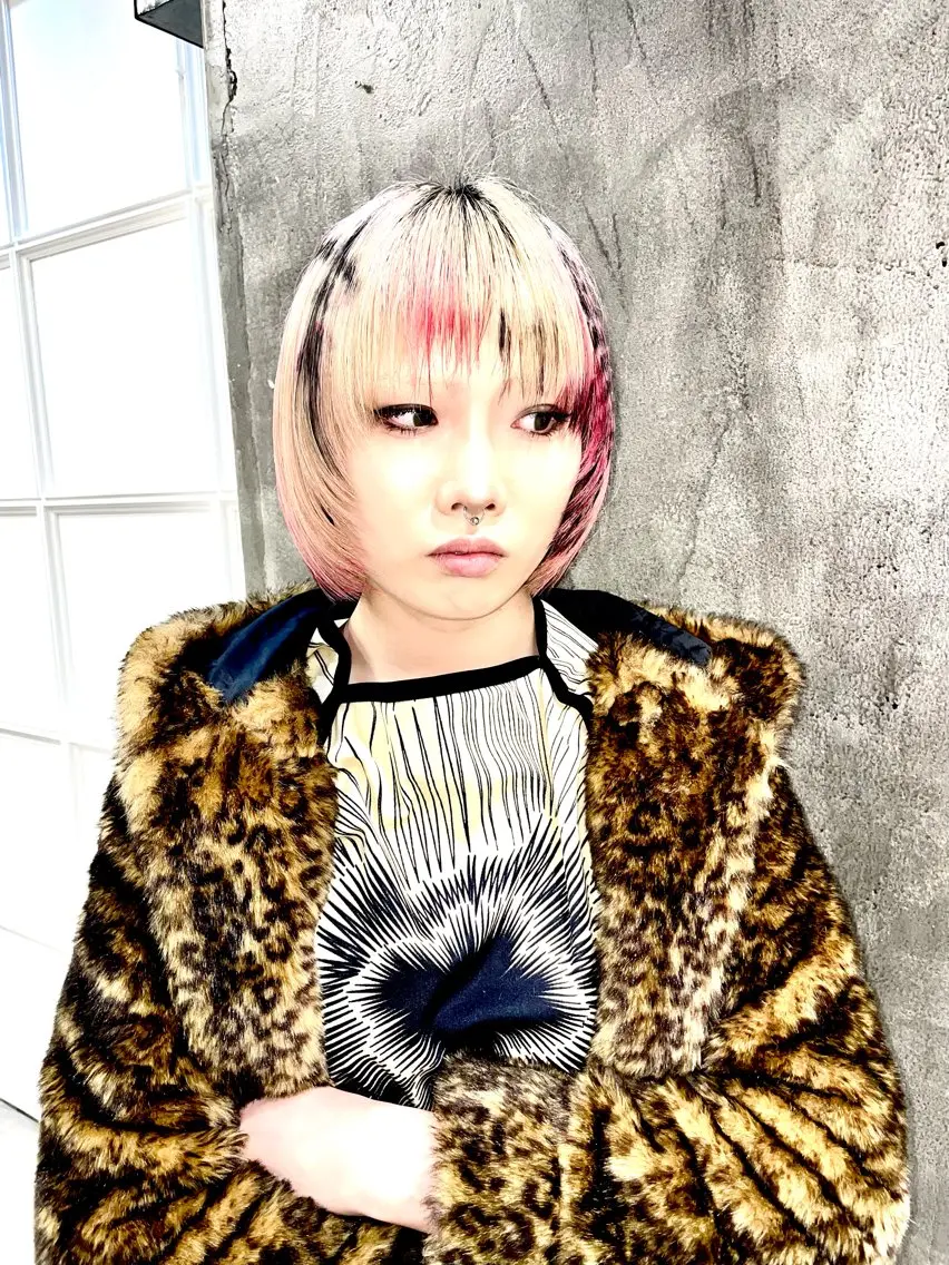 ☠️ポイトンデザインカラー☠️ケアブリーチ+ケアカラー+カット+ポイントデザイン+トリートメントの写真