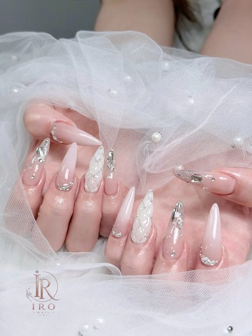 ネイル ハンドネイル IRO Nail Studioのネイルデザイン