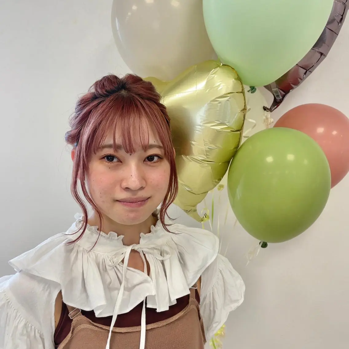 ショート カラー ヘアアレンジ ブリーチ ピンクカラー 山田 里美のヘアスタイル