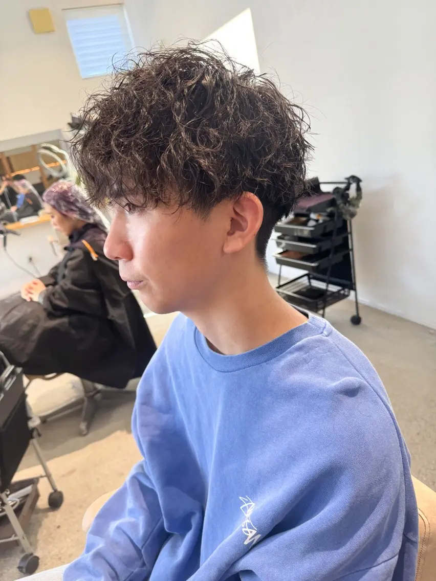 ショート パーマ メンズ マッシュ メンズパーマ ツイストスパイラルパーマ スパイラルパーマ 服部 雄輝のヘアスタイル