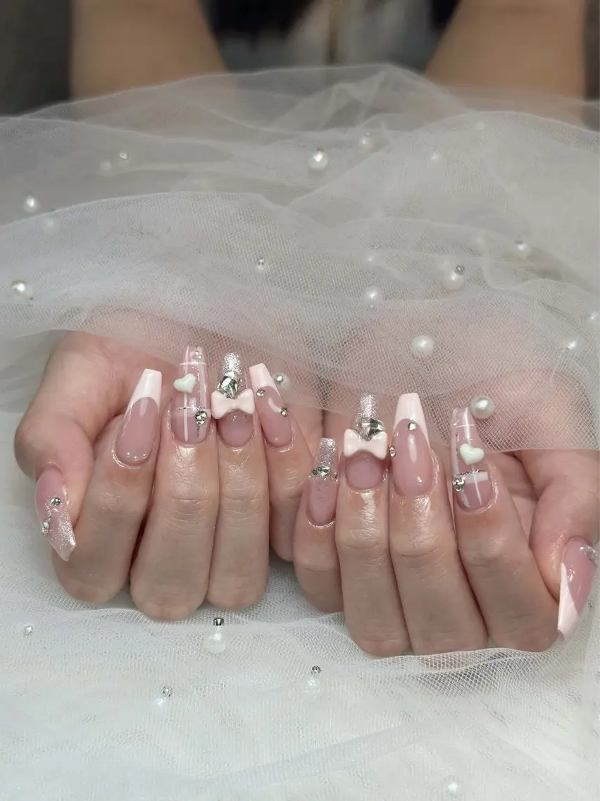 ネイル チークネイル ドット フレンチネイル グラデーション ハート ハンドネイル Julli NailStudioのネイルデザイン