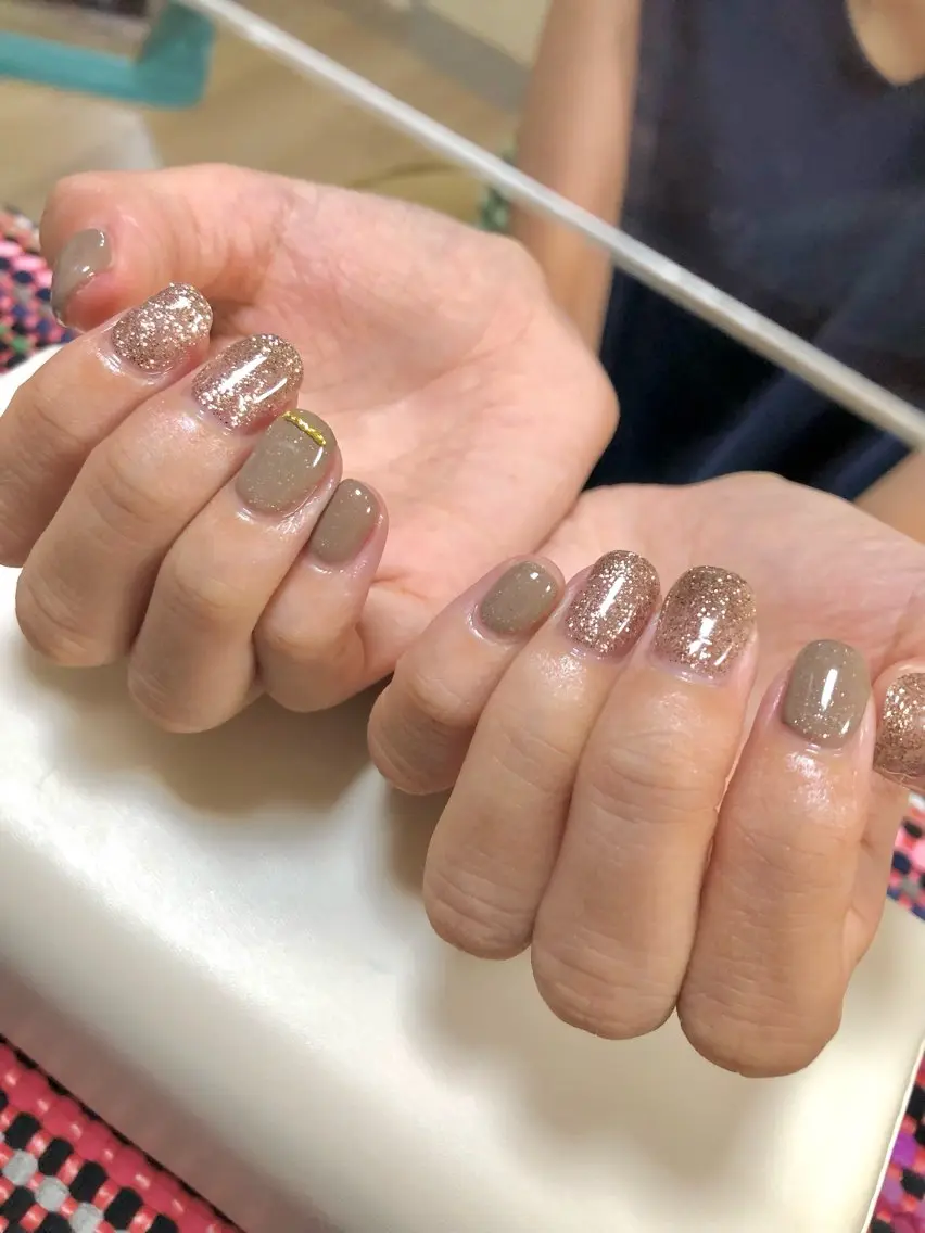 ネイル ブラウン キラキラネイル ハンドネイル salon *meehoのネイルデザイン