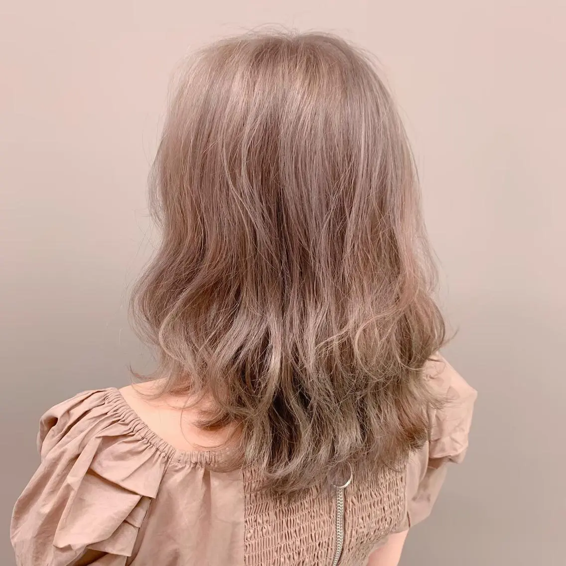 セミロング 透明感♡グレージュ ♡ミルクティー♡のヘアスタイル