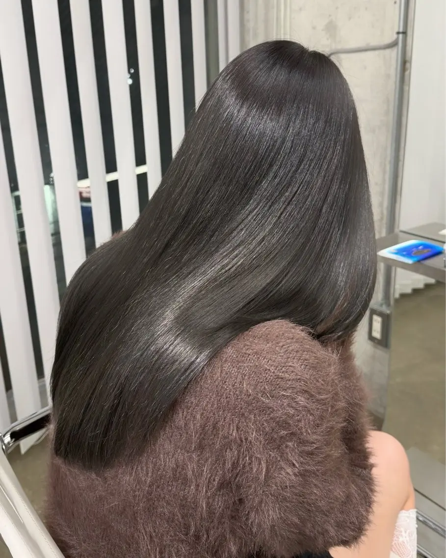 セミロング カラー ブリーチ ダークグレー ダブルカラー カット ヘアカラー トリートメント 高橋大樹/グレー ジュ/ブリーチなしのヘアスタイル