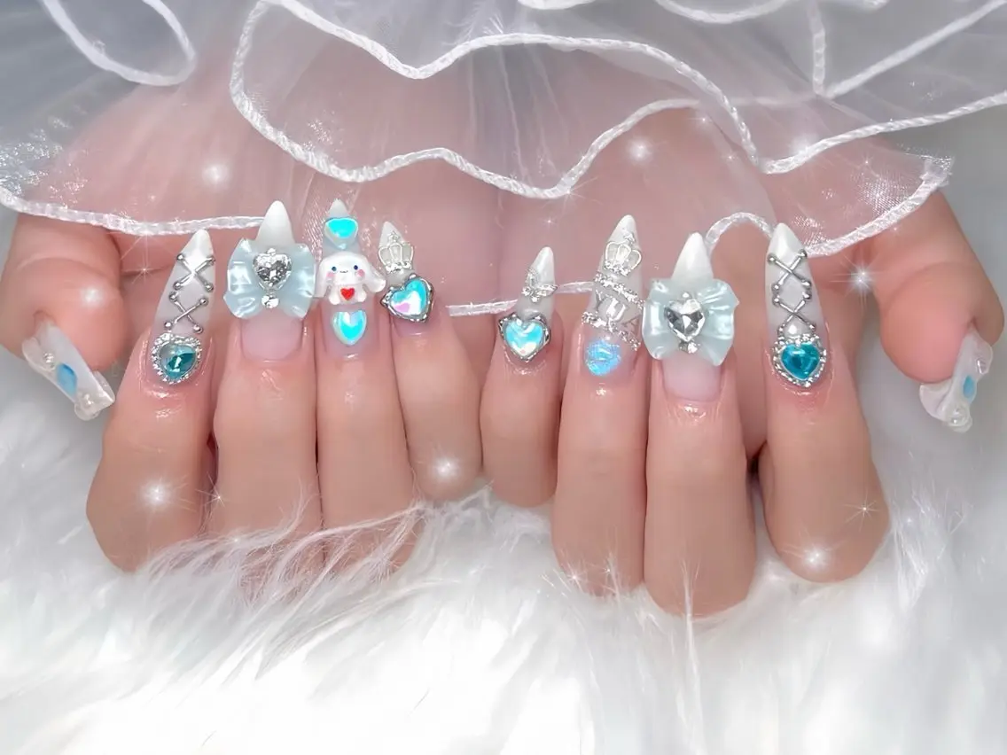 ネイル オーロラネイル チークネイル 桜ネイル クリアネイル ドット ハンドネイル Rin Nail 新大久保店のネイルデザイン