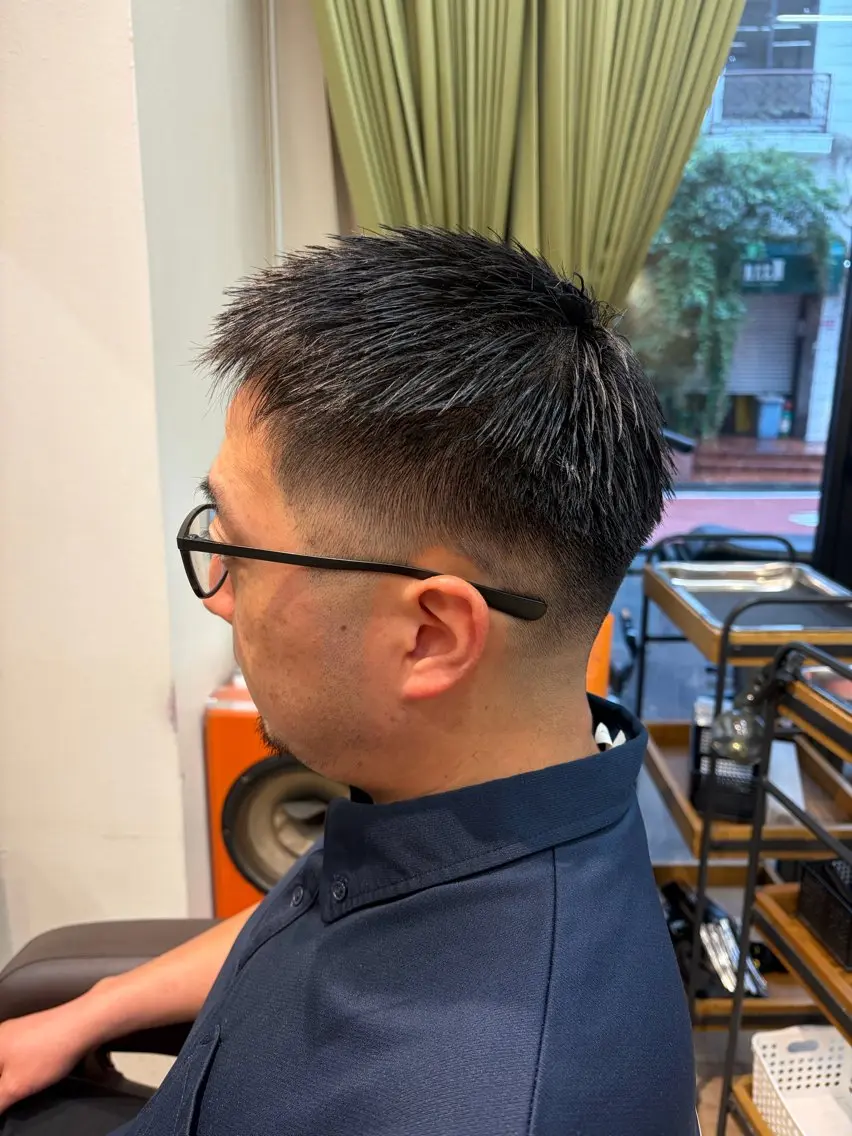 メンズ フェードカット メンズベリーショート カット ワタナベ カンタのヘアスタイル