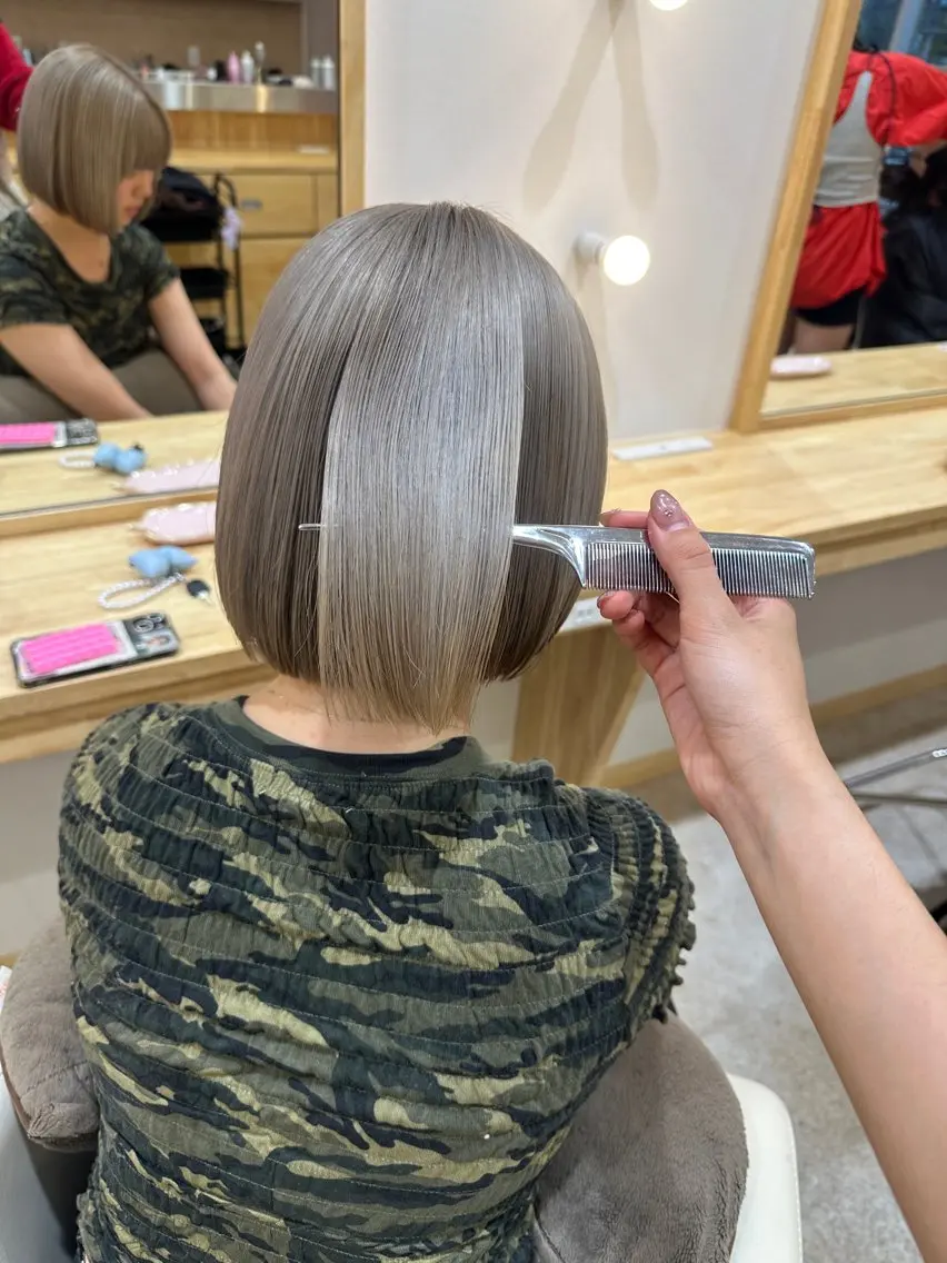 カラー ベージュカラー ブリーチ ブロンド シルバー シルバーベージュ カット ヘアカラー 淡い暖色カラー🩰 girly ♡ ノアのヘアスタイル