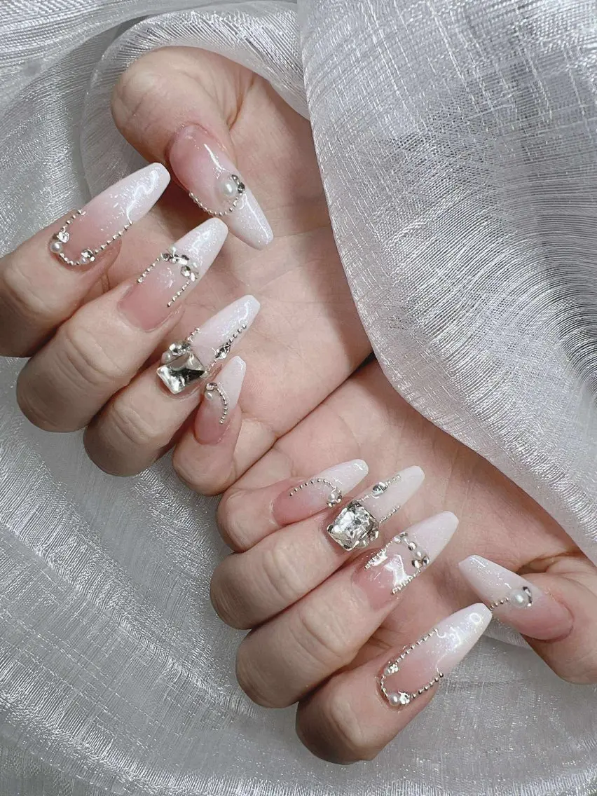 ネイル 長さ出し グラデーション 卒業式 キラキラネイル マグネットネイル ハンドネイル Lee Nailsのネイルデザイン