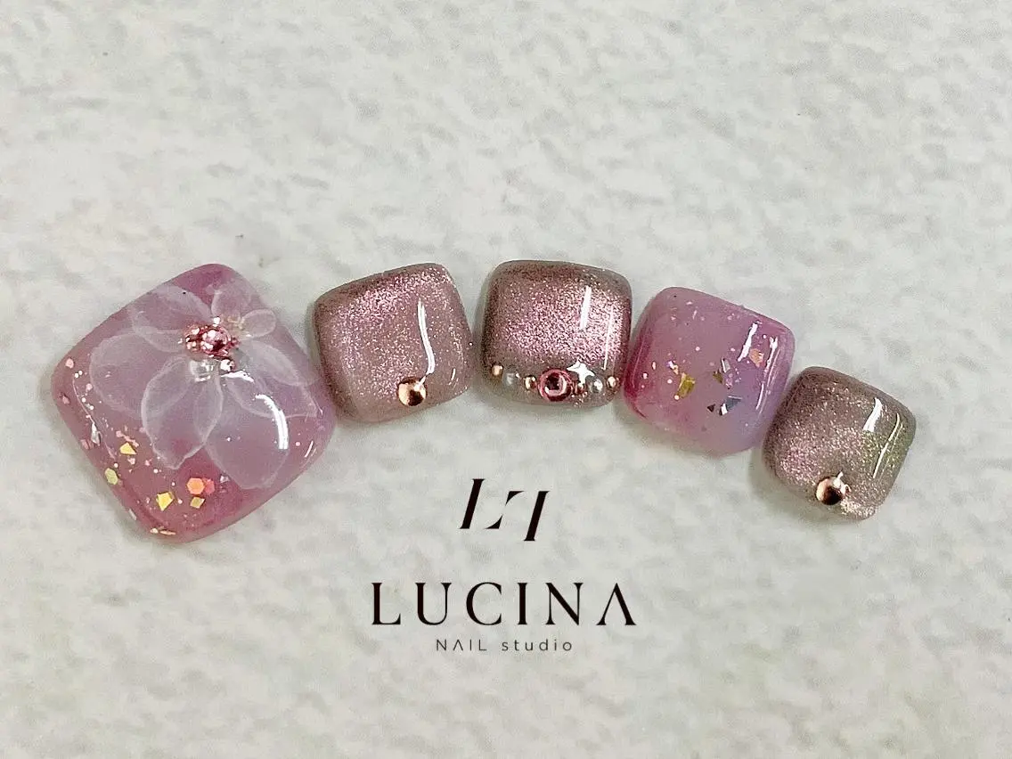 ネイル クリアネイル 長さ出し フラワーネイル フットネイル フレンチネイル フットネイル 新橋 ルキナ スタッフのネイルデザイン